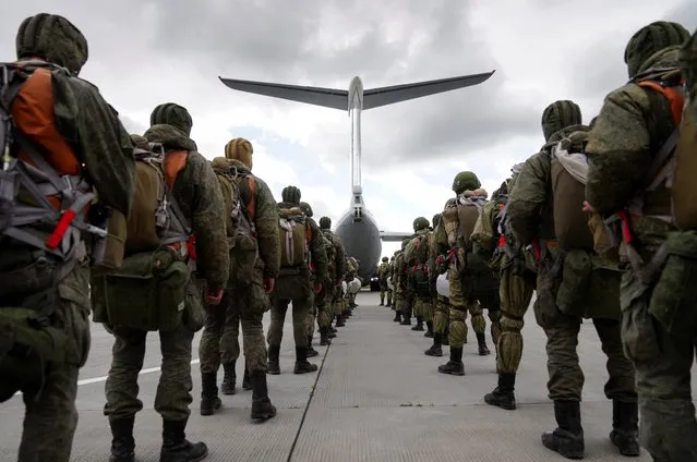 Russian paratroopers line up before boarding an Ilyushin Il-76 transport plane as they take part in the military exercises “Zapad-2021” staged by the armed forces of Russia and Belarus at an aerodrome in Kaliningrad Region, Russia, September 13, 2021. (Photo by Vitaly Nevar/Reuters)
