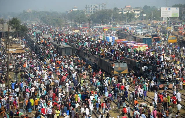 Bangladeshi Muslim devotees arrive on overcrowded trains to attend the Biswa Ijtema or World Muslim Congregation at Tongi, some 30 kms north of Dhaka on January 26, 2014. (Photo by Munir Uz Zaman/AFP Photo)