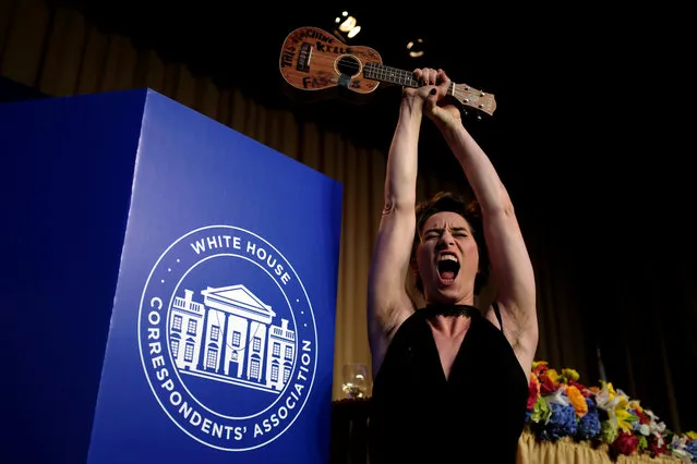 Singer Amanda Palmer gestures with her ukulele at the annual White House Correspondents' Association Dinner in Washington, April 27, 2019. (Photo by James Lawler Duggan/Reuters)