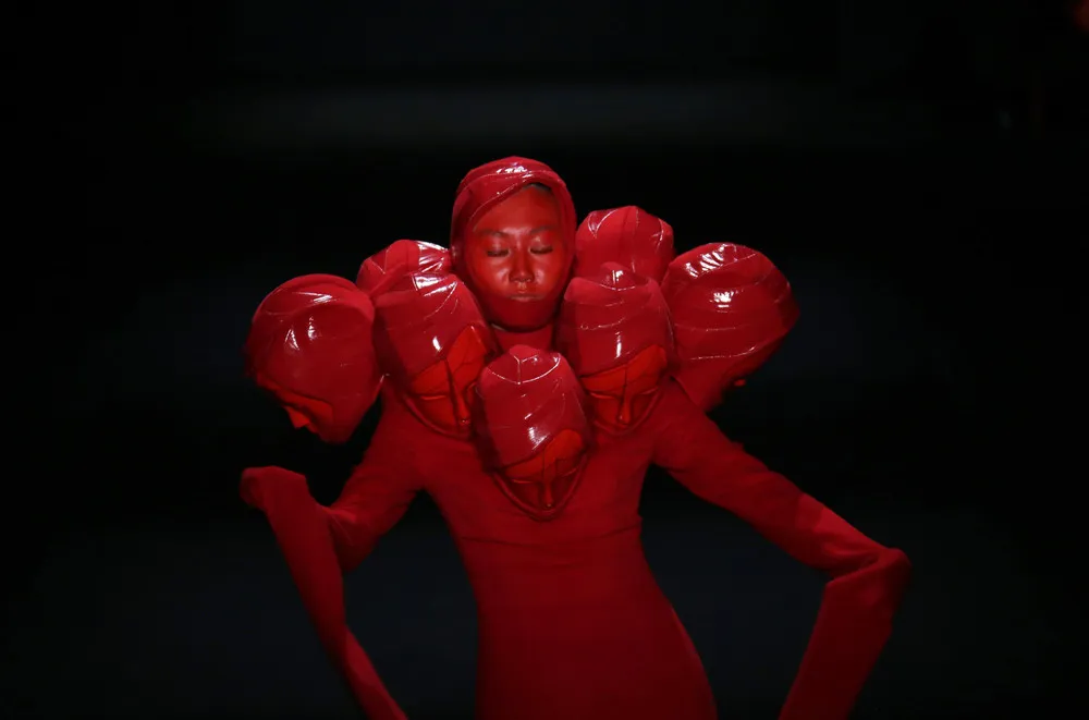 Sheguang Hu Collection at China Fashion Week