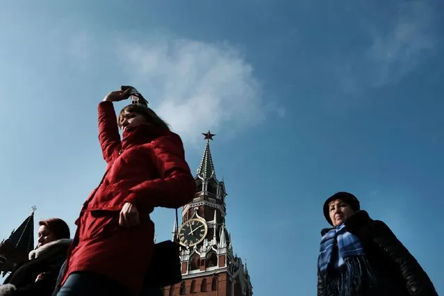 People walk through Red Square in Moscow on March 7, 2017 in Moscow, Russia. (Photo by Spencer Platt/Getty Images)