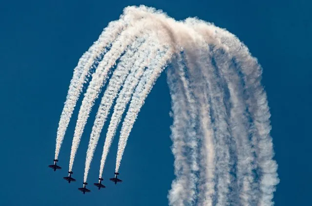 The Halcones (Hawks) group of the Chilean Air Force perform during the International Air and Space Fair (FIDAE) in Santiago on April 4, 2022. The FIDAE – which will run until April 5 – is Latin America's foremost aerospace, defence and security exhibition. (Photo by Martin Bernetti/AFP Photo)