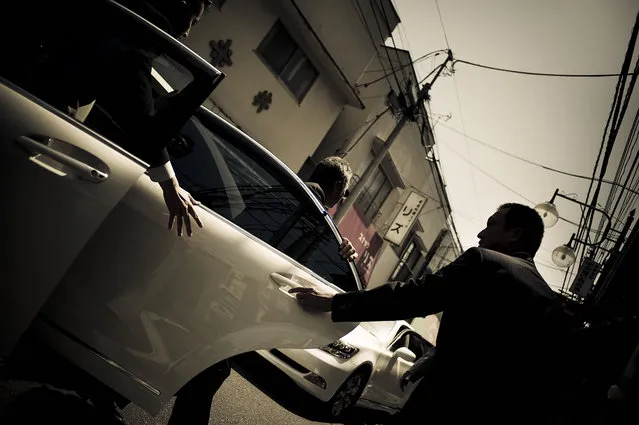 The Godfather arrives at a commemoration service for a member who has died. Car traffic is redirected and he is surrounded by bodyguards, as he steps out of the car and into the place of worship – 2009. (Photo and caption by Anton Kusters)