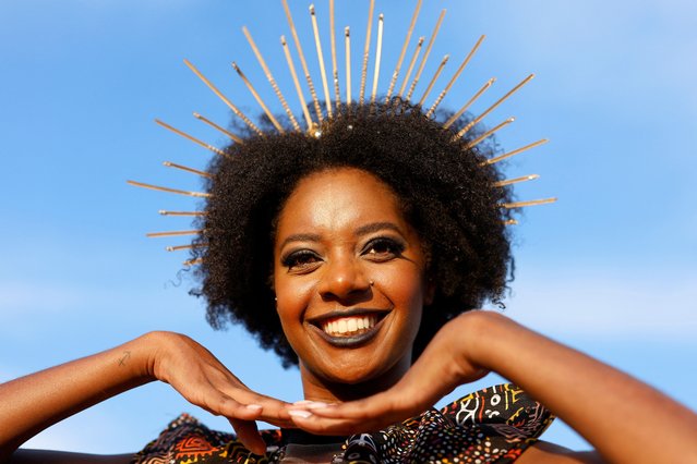 A woman from Gavioes da Fiel samba school takes part in a Carnival rehearsal at the Anhembi Sambadrome in Sao Paulo, on February 9, 2025. (Photo by Jorge Silva/Reuters)