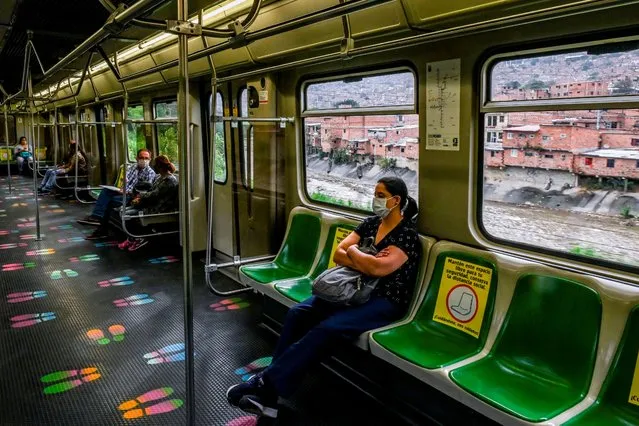 Commuters wear face masks and maintain social distance as preventive measures against the spread of the novel coronavirus COVID-19, at the metro in Medellin, Colombia, on June 17, 2020. (Photo by Joaquin Sarmiento/AFP Photo)