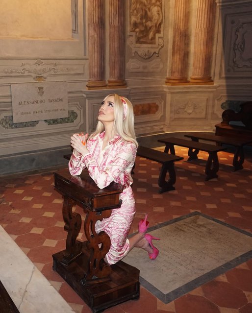 American singer and TV personality Erika Jayne has a spiritual moment in church in the last decade of August 2025. (Photo by thprettymess/Instagram)