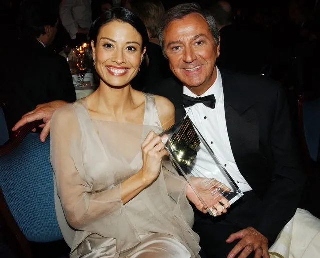 TV presenters Melanie Sykes and English comedian Des O'Connor at the Royal Television Society Programme Awards 2002 at the Grosvenor House Hotel, London on March 18, 2003. They present “Today With Des and Mel” which won an award for the best Daytime Programme. (Photo by Jon Furniss/Getty Images)