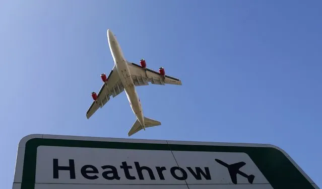 An aircraft takes off from Heathrow airport in west London September 2, 2014. Britain's Prime Minister David Cameron will present clear direction on whether to expand Heathrow Airport by the end of the year according to a spokeswoman. (Photo by Andrew Winning/Reuters)