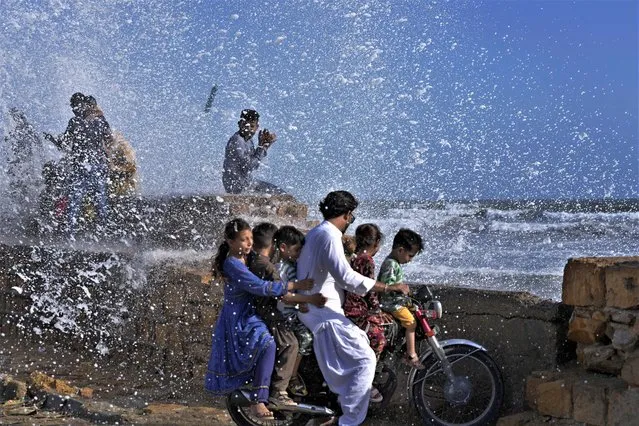 People enjoy high tide waves on the Arabian Sea in Karachi, Pakistan, Sunday, June 11, 2023. Pakistani Prime Minister Shehbaz Sharif ordered officials to put in place emergency measures in advance of the approaching Cyclone Biparjoy in the Arabian Sea. The “severe and intense” cyclone with wind speeds of 150 kilometers per hour (93 miles per hour) was on a course toward the country's south, Pakistan's disaster management agency said. (Photo by Fareed Khan/AP Photo)