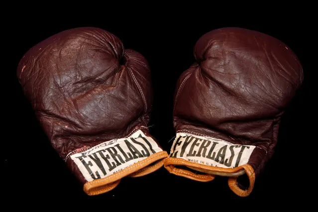 Muhammad Ali's fight worn gloves when he defeated Oscar Bonavena are displayed by Julien's Auctions in New York City, U.S., December 1, 2016. (Photo by Brendan McDermid/Reuters)