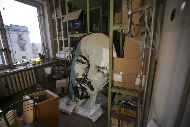 A mosaic of Soviet leader Vladimir Lenin is seen in a building in the town of Debaltseve February 20, 2015. (REUTERS/Baz Ratner)