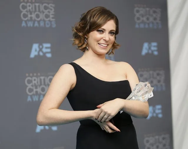 Actress Rachel Bloom poses backstage with the award for Best Actress in a Comedy Series for “Crazy Ex-Girlfriend” at the 21st Annual Critics' Choice Awards in Santa Monica, California January 17, 2016. (Photo by Danny Moloshok/Reuters)