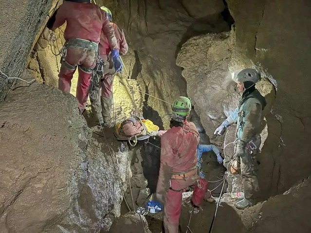Members of the CNSAS, Italian alpine and speleological rescuers, carry a stretcher with American researcher Mark Dickey during a rescue operation in the Morca cave, near Anamur, southern Turkey, Monday, September 11, 2023. A rescue operation is underway in Turkey’s Taurus Mountains to bring out an American researcher who fell seriously ill at a depth of some 1,000 meters (3,000 feet) from the entrance of one of world’s deepest caves last week and was unable to climb out himself. Mark Dickey is being assisted by international rescuers who by Monday had brought him up to 300 meters (nearly 1,000 feet). (Photo by CNSAS via AP Photo)