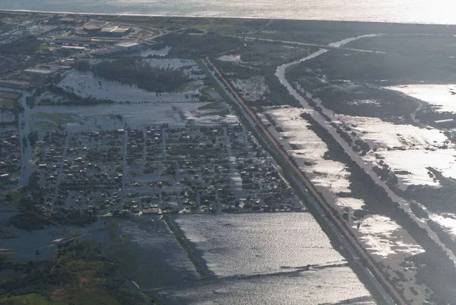 Aerial view of a flooded area in Vila Velha, Espirito Santo state, Brazil, on December 27, 2013. (Photo by Yasuyoshi Chiba/AFP Photo)