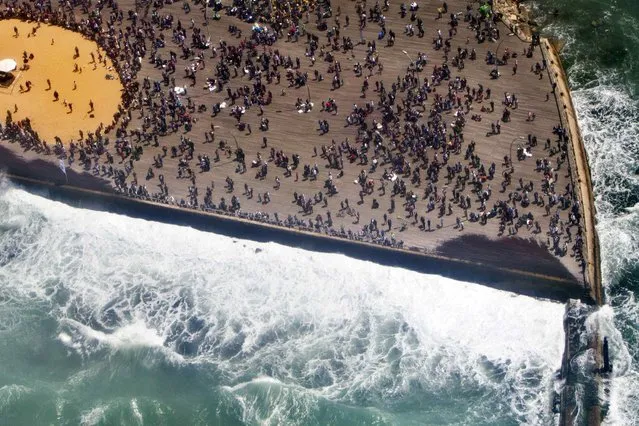 People watch an aerial show by the Israeli Air Force as part of celebrations for Israel's Independence Day, marking the 65th anniversary of the creation of the state, at Tel Aviv port April 16, 2013. (Photo by Nir Elias/Reuters)