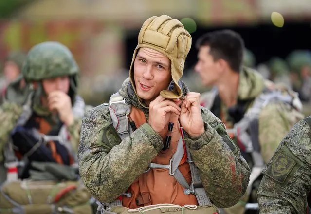 Russian paratroopers wait before boarding Ilyushin Il-76 transport planes as they take part in the military exercises “Zapad-2021” staged by the armed forces of Russia and Belarus at an aerodrome in Kaliningrad Region, Russia, September 13, 2021. (Photo by Vitaly Nevar/Russian Defence Ministry Press Service/Handout via Reuters)