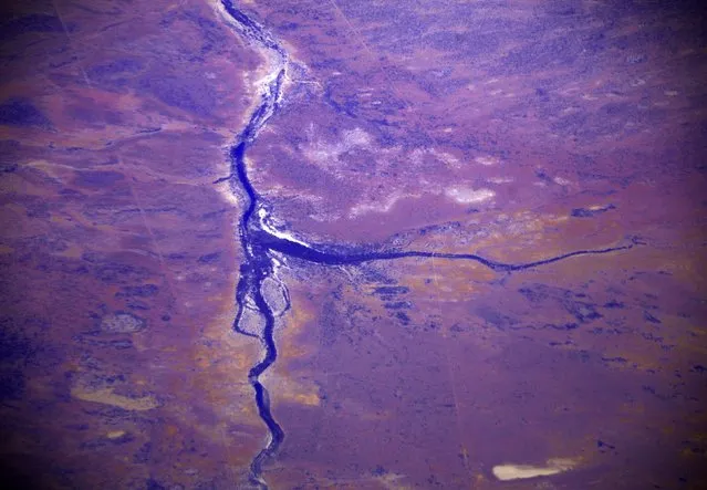 A dried-up river can be seen in the Pilbara region of Western Australia December 2, 2013. Western Australia's Pilbara region, which is the size of Spain, has the world's largest known deposits of iron ore and supplies nearly 45 percent of global trade in the mineral. (Photo by David Gray/Reuters)