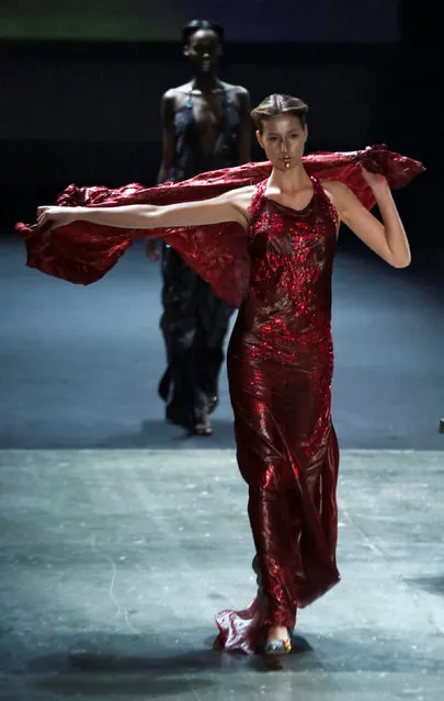 A model presents a creation from the Lino Villaventura collection during Sao Paulo Fashion Week in Sao Paulo, Brazil, April 29, 2016. (Photo by Paulo Whitaker/Reuters)