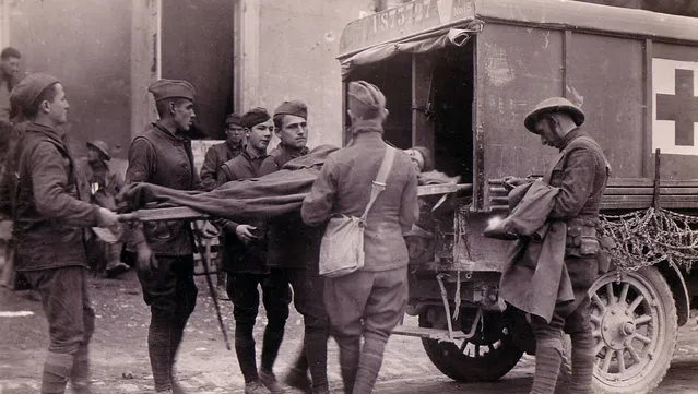 An injured soldier is loaded into a U.S. Army ambulance in an undated photo taken during the First World War. (Photo by Reuters/Courtesy Library of Congress)