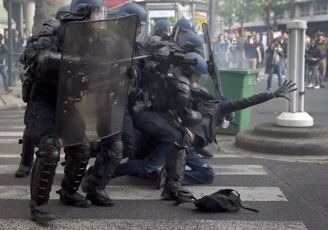 Riot police clash with protestors during a demonstration against French labour law reform in Paris, France, May 12, 2016. (Photo by Gonzalo Fuentes/Reuters)