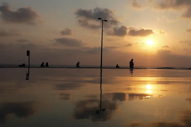 Palestinian people spend their time a long the beach of Gaza before breaking fast during the holy month of Ramadan in th west of Gaza City on, 13 July 2015. (Photo by Mohammed Saber/EPA)