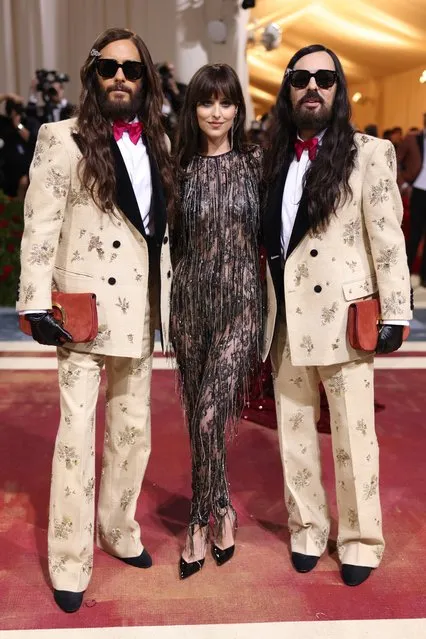 (L-R) American actor Jared Leto, Dakota Johnson and Italian fashion designer Alessandro Michele attend The 2022 Met Gala Celebrating “In America: An Anthology of Fashion“ at The Metropolitan Museum of Art on May 02, 2022 in New York City. (Photo by John Shearer/Getty Images)