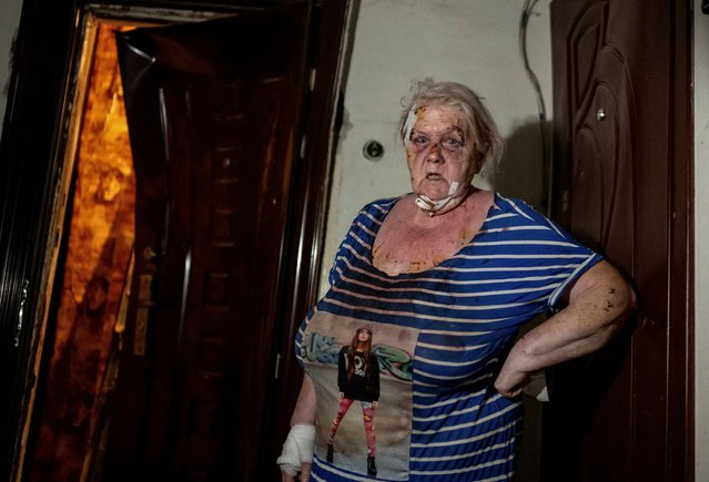 A wounded local resident stands near her destroyed flat in an apartment building destroyed during a Russian missile strike, amid Russia's attack on Ukraine, in Pokrovsk, Donetsk region, Ukraine on August 8, 2023. (Photo by Viacheslav Ratynskyi/Reuters)