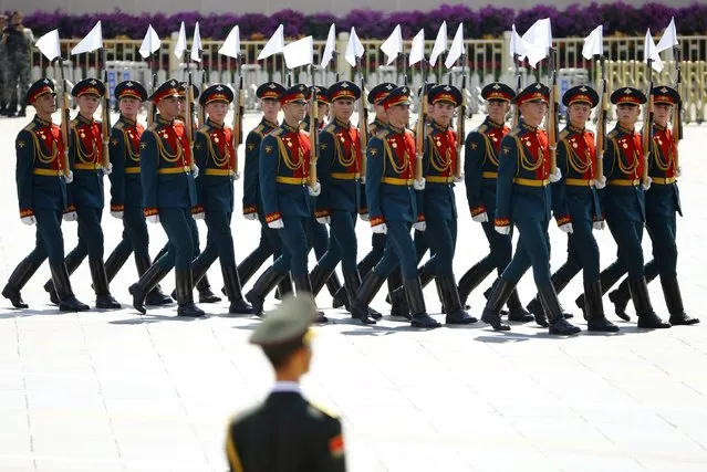 Russian soldiers march during the military parade to mark the 70th anniversary of the end of World War Two, in Beijing, China, September 3, 2015. (Photo by Damir Sagolj/Reuters)