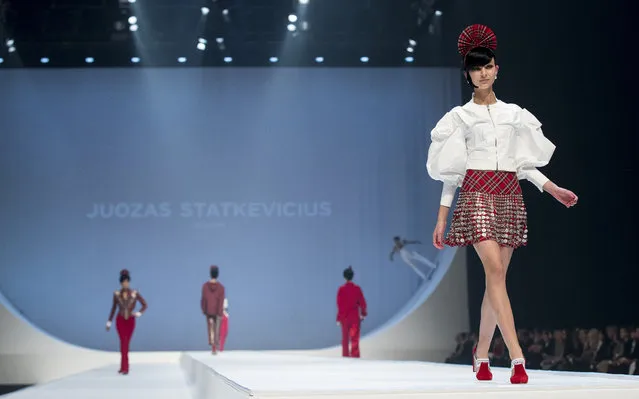 A model presents a creation from the Juozas Statkevicius Spring-Summer 2018 fashion collection in Vilnius, Lithuania, Thursday, November 9, 2017. (Photo by Mindaugas Kulbis/AP Photo)