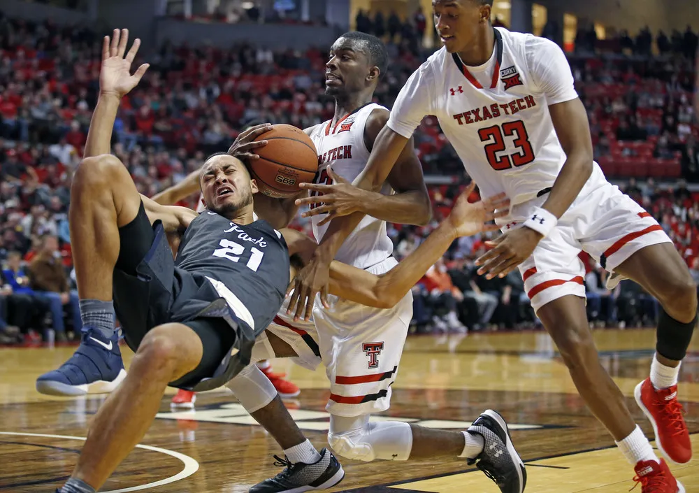 The Day in Photos – December 6, 2017