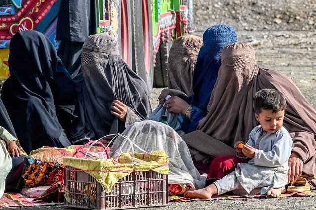 Afghan refugees due for deportation to Afghanistan wait outside a registration centre in Landi Kotal, near the Pakistan-Afghanistan border in Torkham on April 19, 2025. Nearly 85,000 Afghans have crossed into Afghanistan in just over two weeks, the majority of them undocumented. Islamabad has launched a strict campaign to evict by the end of April more than 800,000 Afghans who have had their residence permits cancelled, including some who were born in Pakistan or lived there for decades. (Photo by Abdul Majeed/AFP Photo)