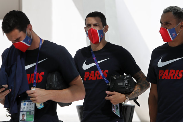 PSG's Angel Di Maria, center, and his teammates leave the team hotel for a training session in Lisbon, Friday August 21, 2020. PSG will play Bayern in the Champions League final on Sunday. (Photo by Armando Franca/AP Photo)