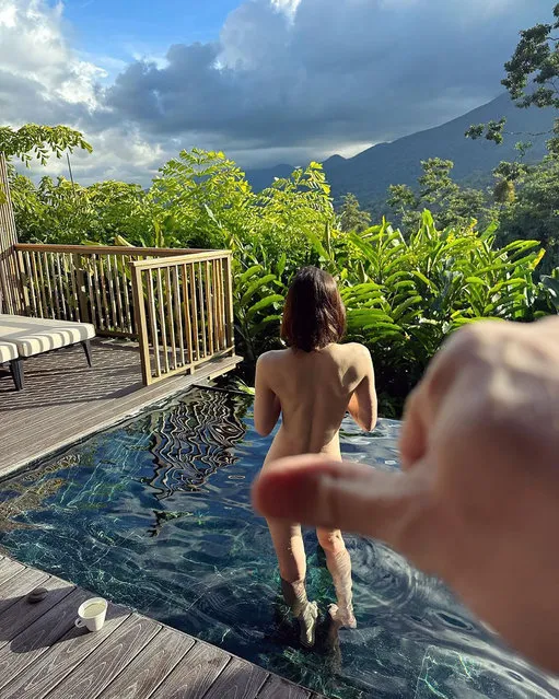American actress Alexandra Daddario goes skinny dipping on vacation in the last decade of December 2022. (Photo by alexandradaddario/Instagram)