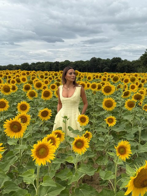 American actress Eva Longoria frolics in a field of sunflowers in the last decade of July 2025. (Photo by evalongoria/Instagram)