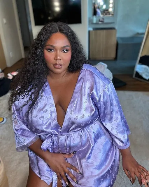 American rapper Melissa Viviane Jefferson, known professionally as Lizzo in the second decade of April 2023 just wanted everyone to see her “pretty a*s”. (Photo by lizzobebeating/Instagram)