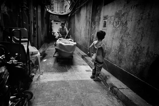 Daily Life in Hong Kong. (Photo by Jerry Lee)