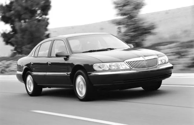 This undated photo provided by the Ford Motor Co. shows the 2000 Lincoln Continental. (Photo by AP Photo/Ford Motor Co.)