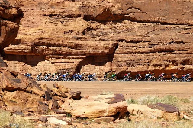 A general view of the peloton passing through a landscape during the 4th AlUla Tour 2024, Stage 2 a 199.1km stage from AlUla Winter Park to Sharaan Nature Reserve 1002m on January 31, 2024 in Sharaan Nature Reserve, Saudi Arabia. (Photo by Alex Broadway/Getty Images)