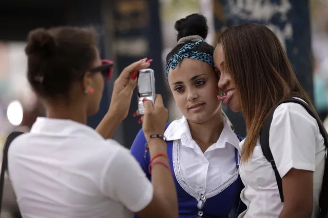 Young women pose for a picture in Havana, Cuba March 18, 2016. (Photo by Ueslei Marcelino/Reuters)