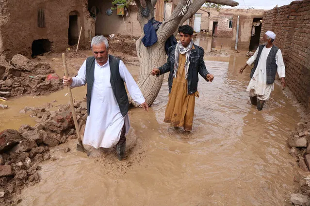 Afghan people affected by seasonal floods salvage their belongings from damaged  houses in Herat, Afghanistan, 29 April 2019. According to local reports, at least 24 villagers were killed while dozens injured or missing in flash floods in western province of Afghanistan including Herat. (Photo by Jalil Rezayee/EPA/EFE)