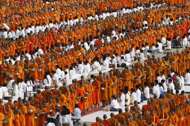 Buddhist monks and novices gather to receive alms at Wat Phra Dhammakaya temple, in what organizers said was a meeting of over 100,000 monks, in Pathum Thani, outside Bangkok April 22, 2016. (Photo by Jorge Silva/Reuters)