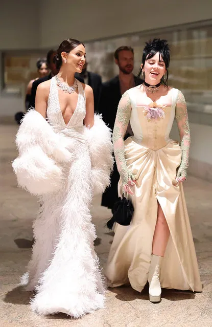 (L-R) Mexican actress Eiza González and American singer-songwriter Billie Eilish attend The 2022 Met Gala Celebrating “In America: An Anthology of Fashion” at The Metropolitan Museum of Art on May 02, 2022 in New York City. (Photo by Matt Winkelmeyer/MG22/Getty Images for The Met Museum/Vogue)