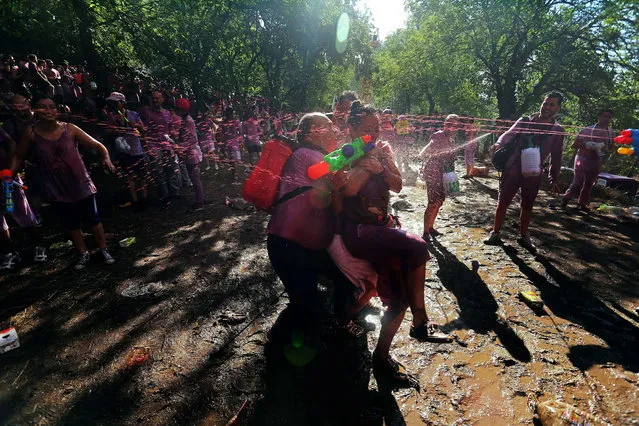 Revelers spray wine on each other as they take part in the “Battle of Wine” (La batalla del vino de Haro), a wine fight, during the Haro Wine Festival, in Haro, in the northern province of La Rioja on June 29, 2014. More than nine thousand locals and tourists threw around 130.000 litres of wine at each other during the Haro Wine Festival, according to local media. (Photo by Cesar Manso/AFP Photo)