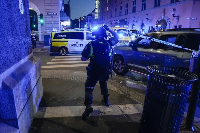 Police gather at the site of a mass shooting in Oslo, early Saturday, June 25, 2022. Norwegian police say a few people have been killed and more than a dozen injured in a mass shooting. (Photo by Javad Parsa/NTB via AP Photo)