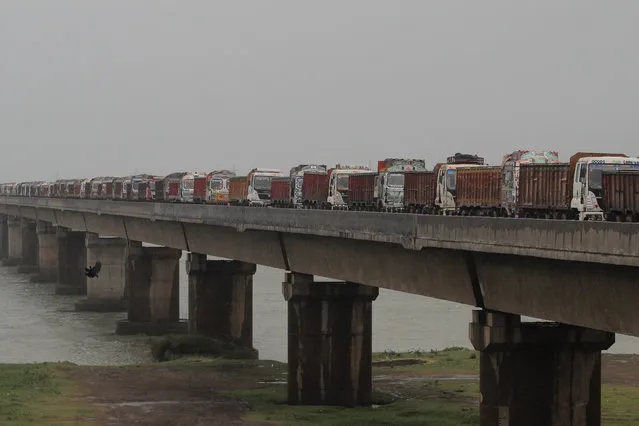 Trucks are stranded on a bridge across River Mahanadi at Paradeep, on the Bay of Bengal coast in Orissa, India, Tuesday, May 19, 2020. Cyclone Amphan was moving toward India and Bangladesh on Tuesday as authorities tried to evacuate millions of people while maintaining social distancing. (Photo by AP Photo/Stringer)