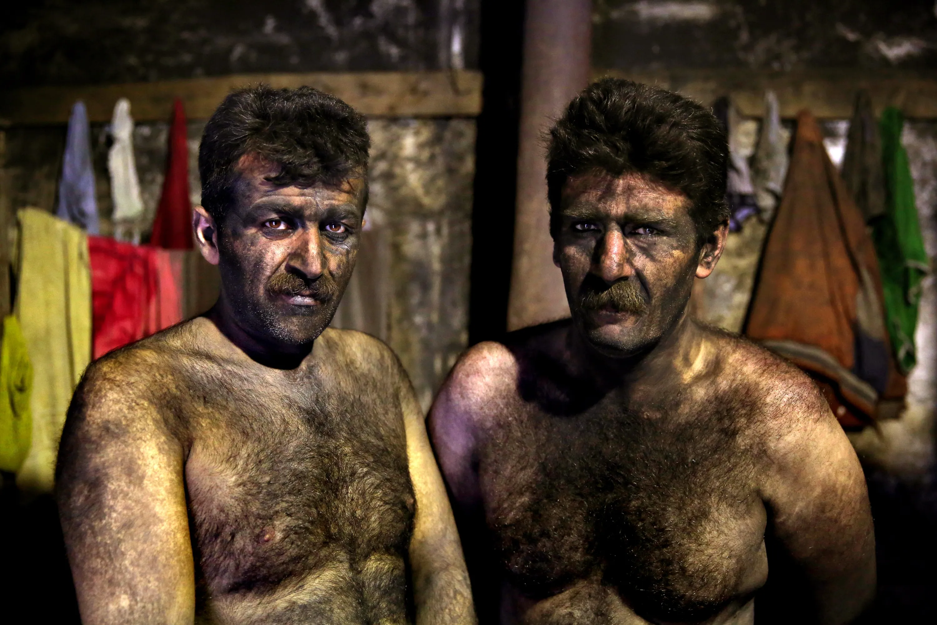 Грязные мужские разговоры. Шахтерская баня. Иранские шахтеры.