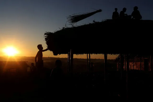 Rohingya refugees build a make-shift mosque at Balukhali refugee camp near Cox's Bazar, Bangladesh, December 2, 2017. (Photo by Susana Vera/Reuters)