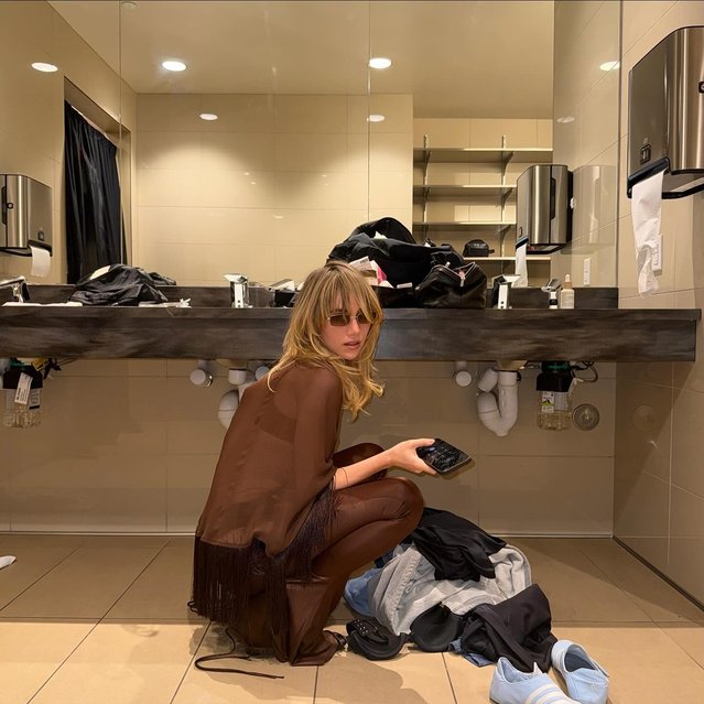 English actress Suki Waterhouse on September 22, 2025 shows off tour chaos. (Photo by sukiwaterhouse/Instagram)