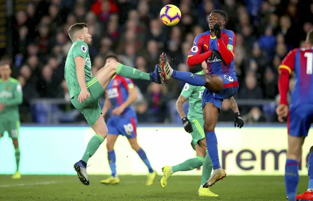 Watford's Tom Cleverley, left, and Crystal Palace's Aaron Wan-Bissaka battle for the ball during the English Premier League soccer match between Crystal Palace and Watford Town at the Selhurst Park stadium, London. Saturday, January 12, 2019 (Photo by John Walton/PA Wire via AP Photo)