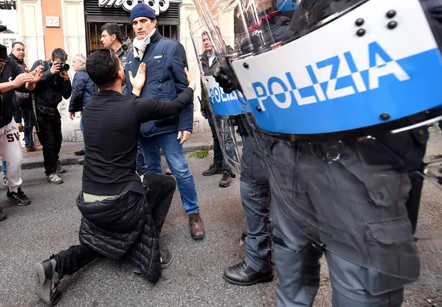 Italian police clash with a group of taxi drivers and street vendors who protest and throw objects in front of the Rome headquarters of the ruling centre-left Democratic Party (PD) in Rome, Italy, 21 February 2017. Taxi drivers are on their sixth day of a wildcat strike against a measure the Lower House started debating on 21 February, in which they claim would help Uber and unfair competition from unauthorized operators. (Photo by Ettore Ferrari/EPA)